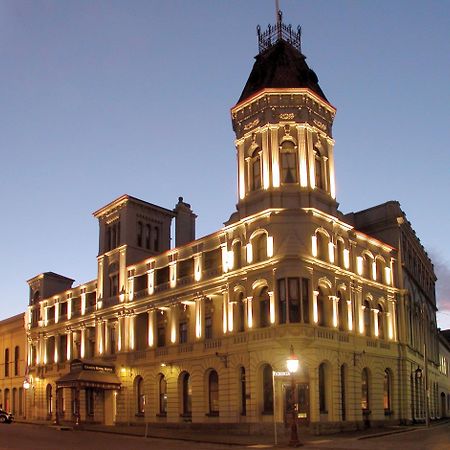 Craig'S Royal Hotel Ballarat Exterior foto The Old Bank Hotel at night