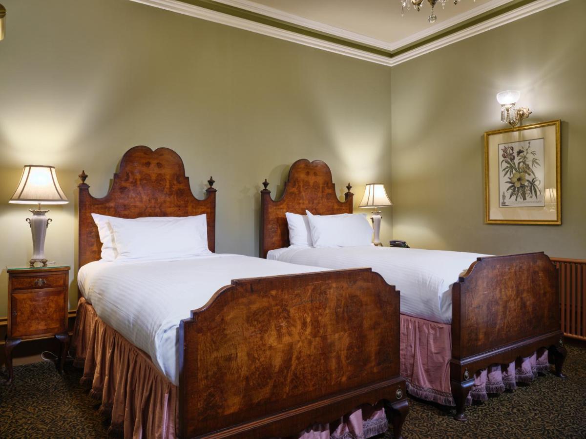 Craig'S Royal Hotel Ballarat Exterior foto A room at the hotel
