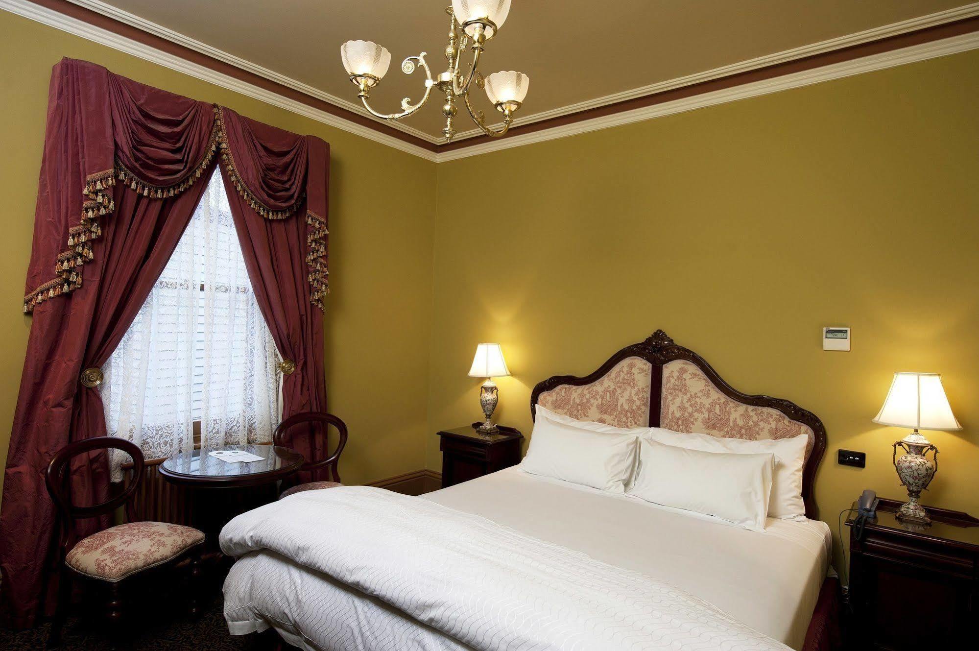 Craig'S Royal Hotel Ballarat Exterior foto A room at the hotel